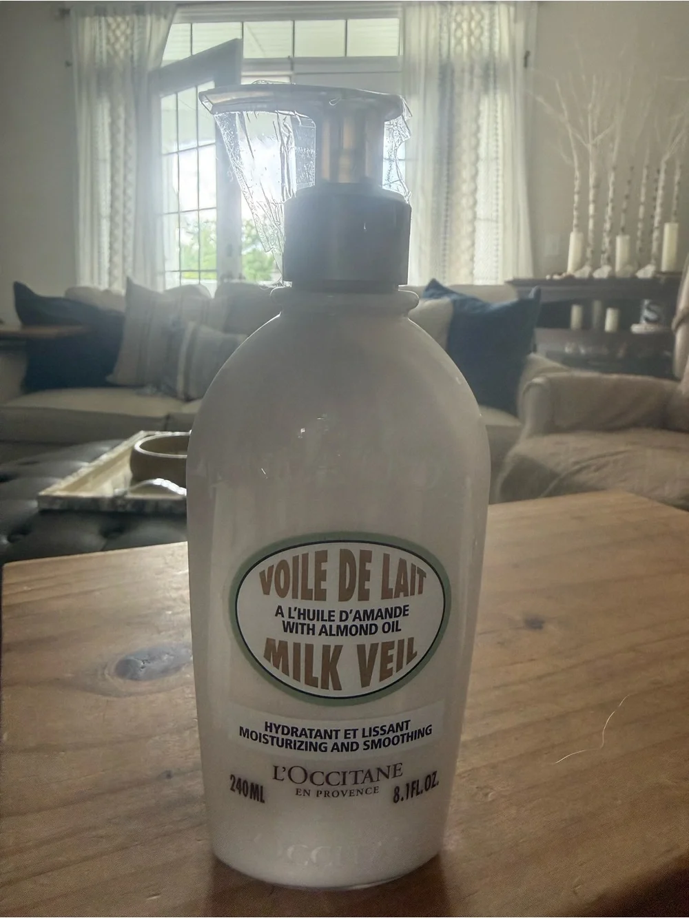 L'OCCITANE Almond Milk Veil Moisturizing Body Milk - White & Gold Accent